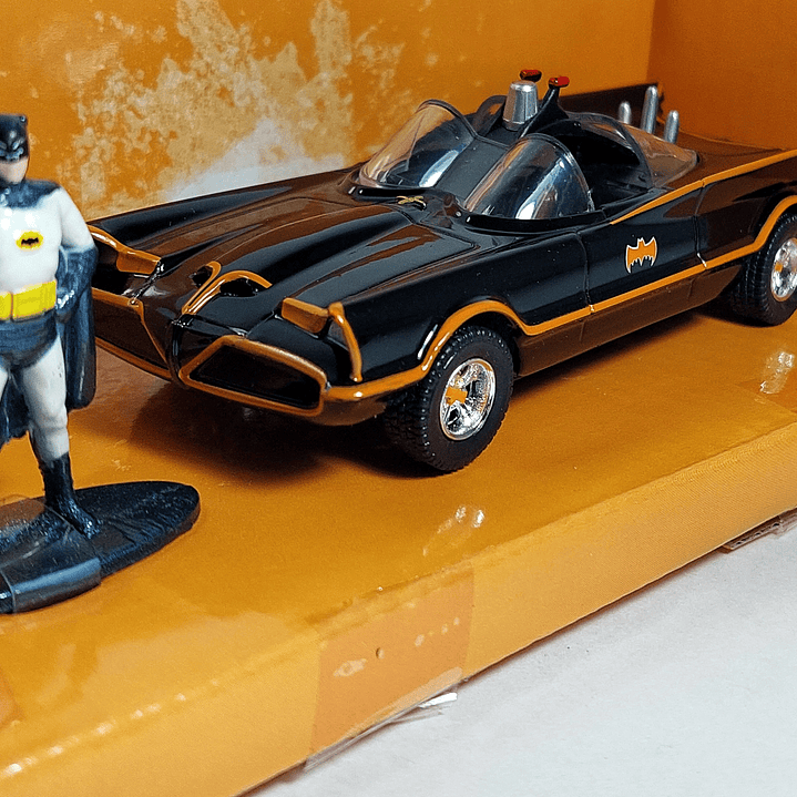 The Batman & Batmovil 1/32 marca jada Carro A Escala De Colección  3