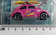 VOLKSWAGEN ESCARABAJO CON TABLA DE SURF , Escala 1:64, Marca MAJORETTE