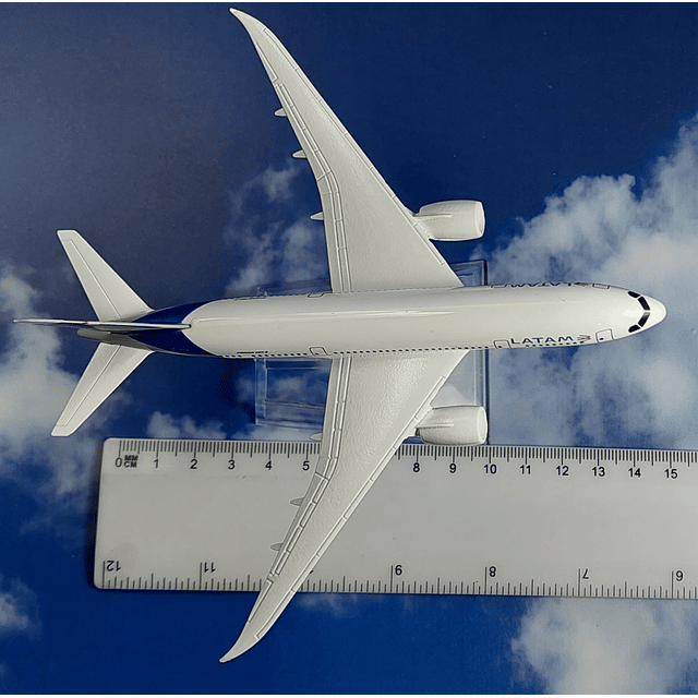 Avión Boeing 787 LATAM ,escala 1/400, 16cm Con Base