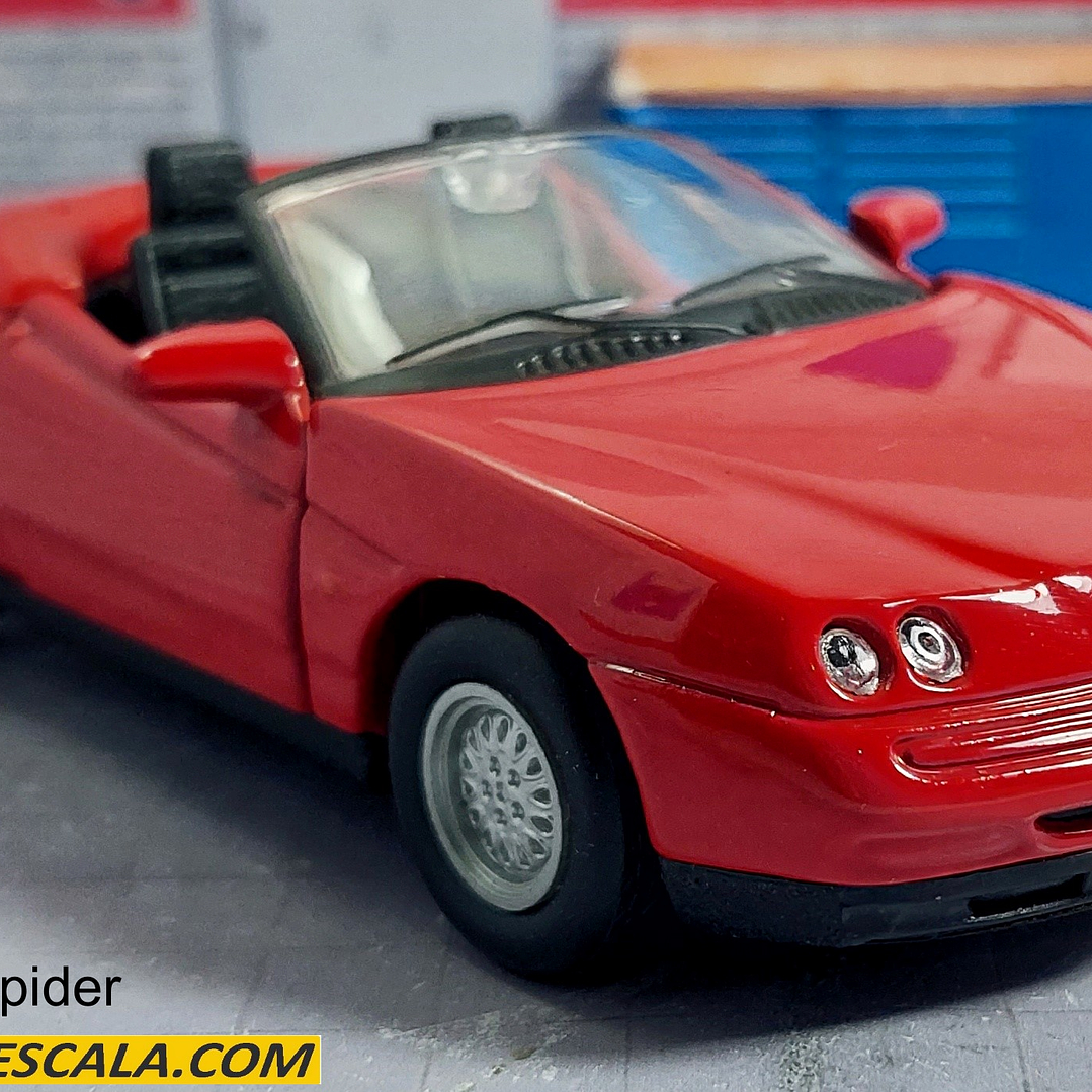 Alfa Romeo spider 1989 1/36 WELLY 1