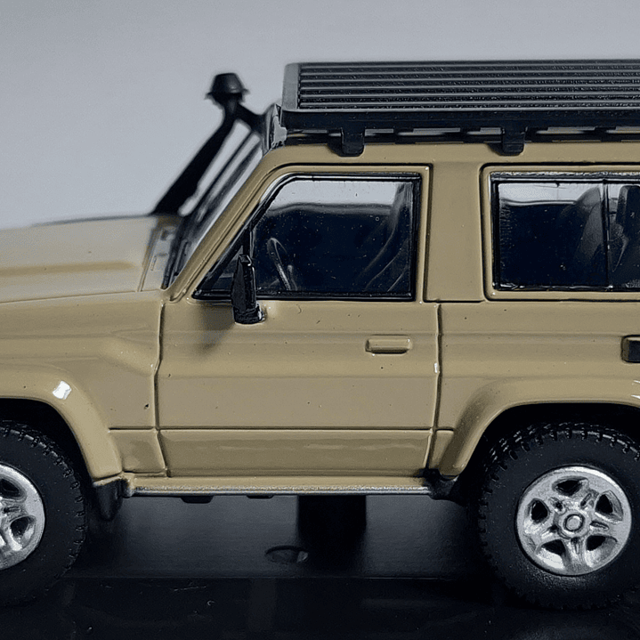 Toyota Land Cruiser 7o series 64 Paragon, Escala 1-64 3