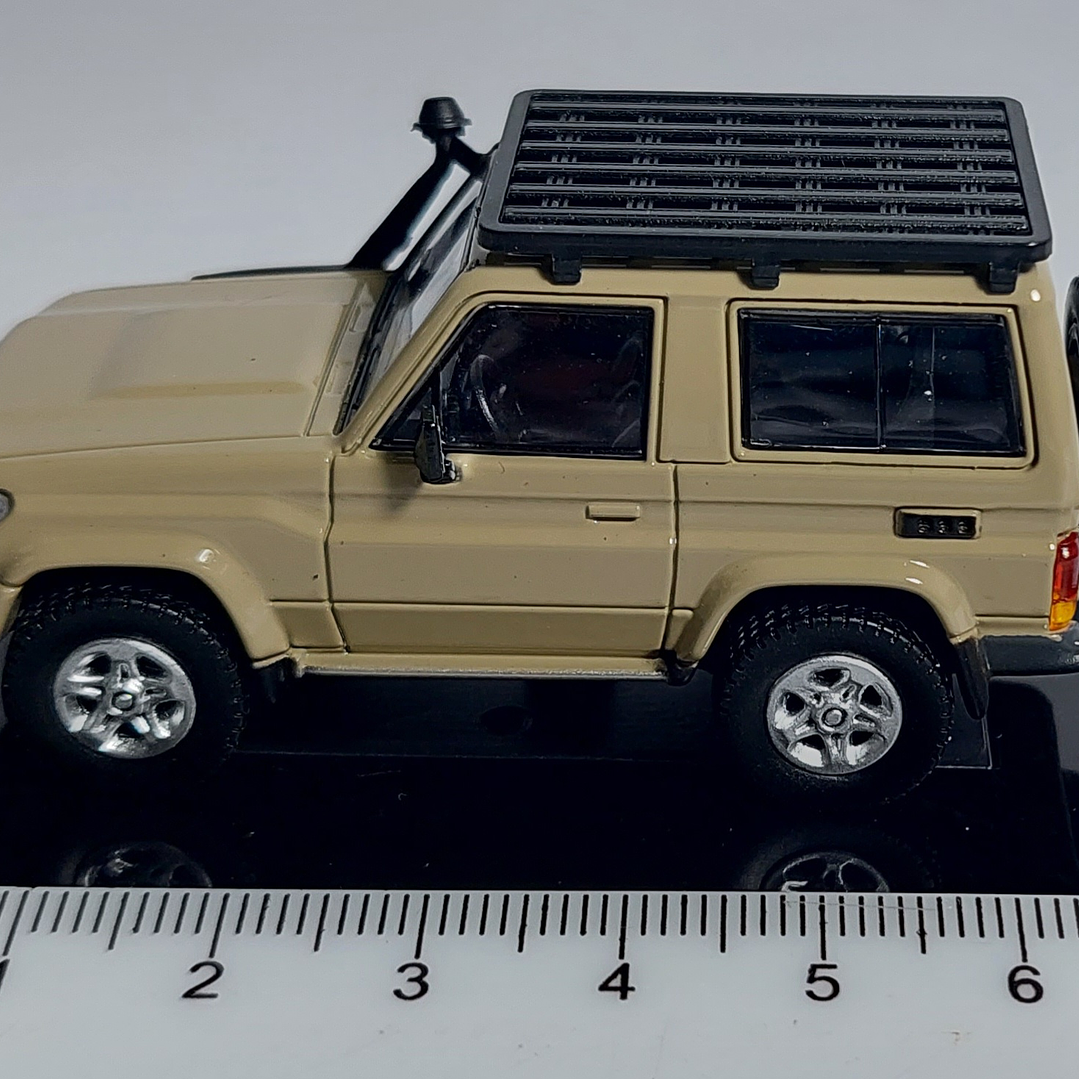 Toyota Land Cruiser 7o series 64 Paragon, Escala 1-64 4