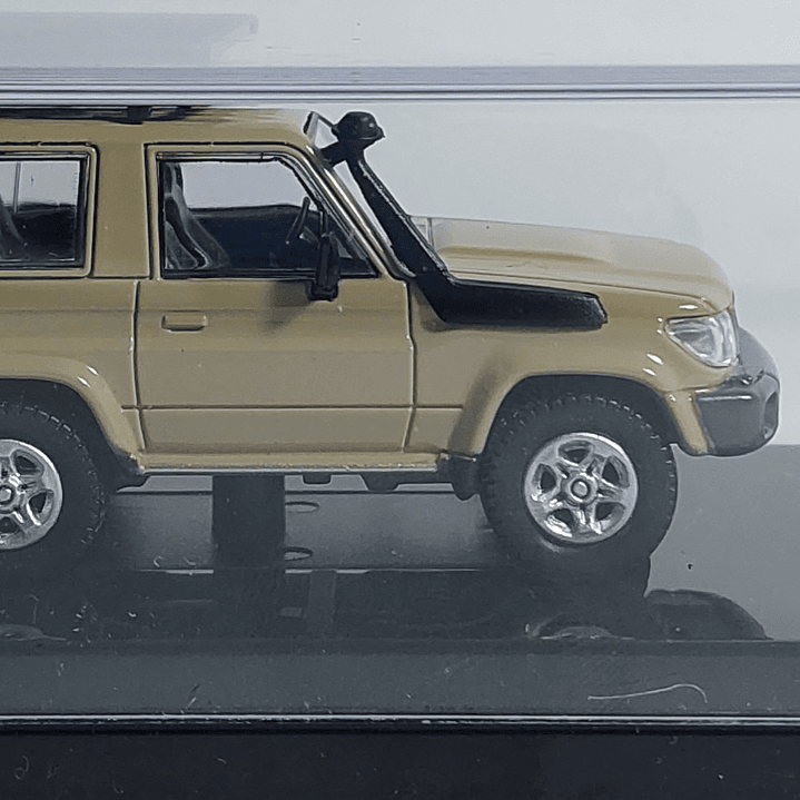 Toyota Land Cruiser 7o series 64 Paragon, Escala 1-64 6