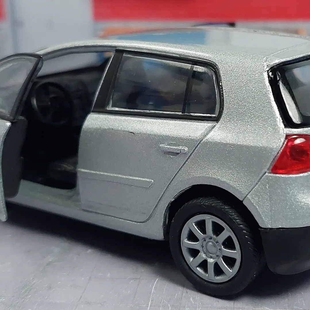 VOLKSWAGEN GOLF MK V Escala 1/36 De Coleccion 2