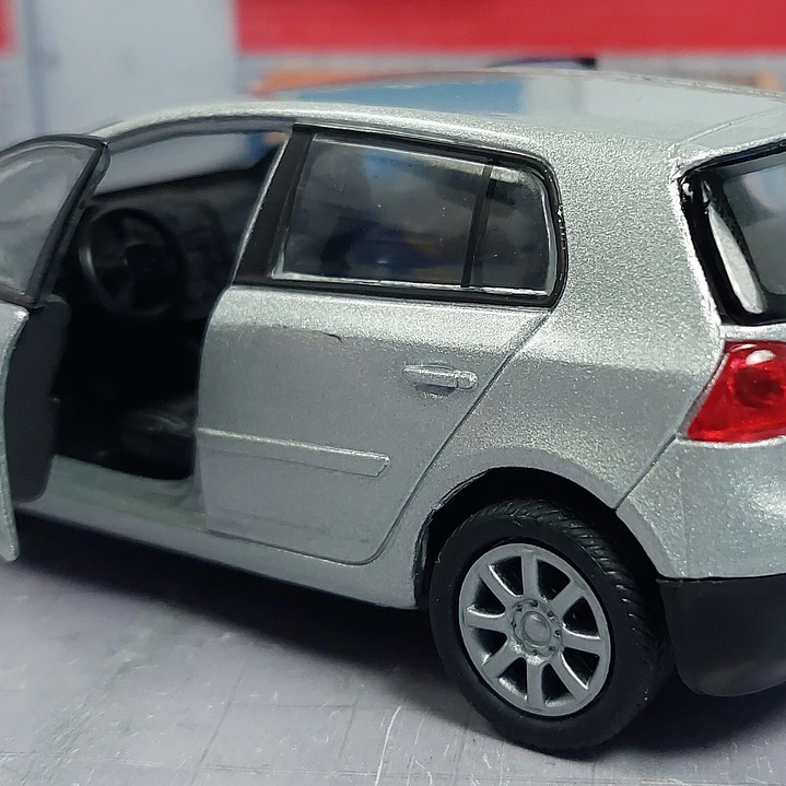 VOLKSWAGEN GOLF MK V Escala 1/36 De Coleccion 2