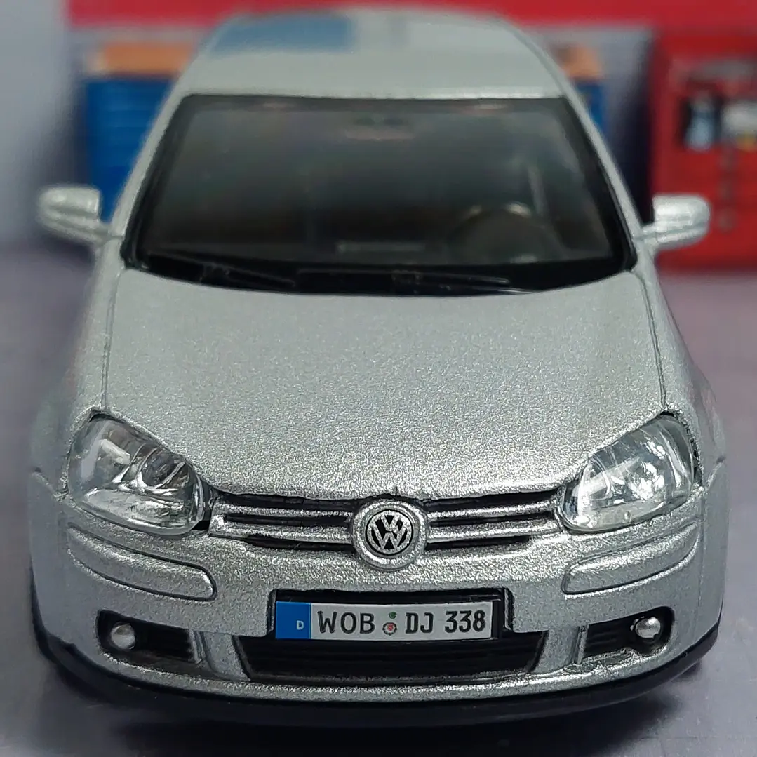 VOLKSWAGEN GOLF MK V Escala 1/36 De Coleccion 3