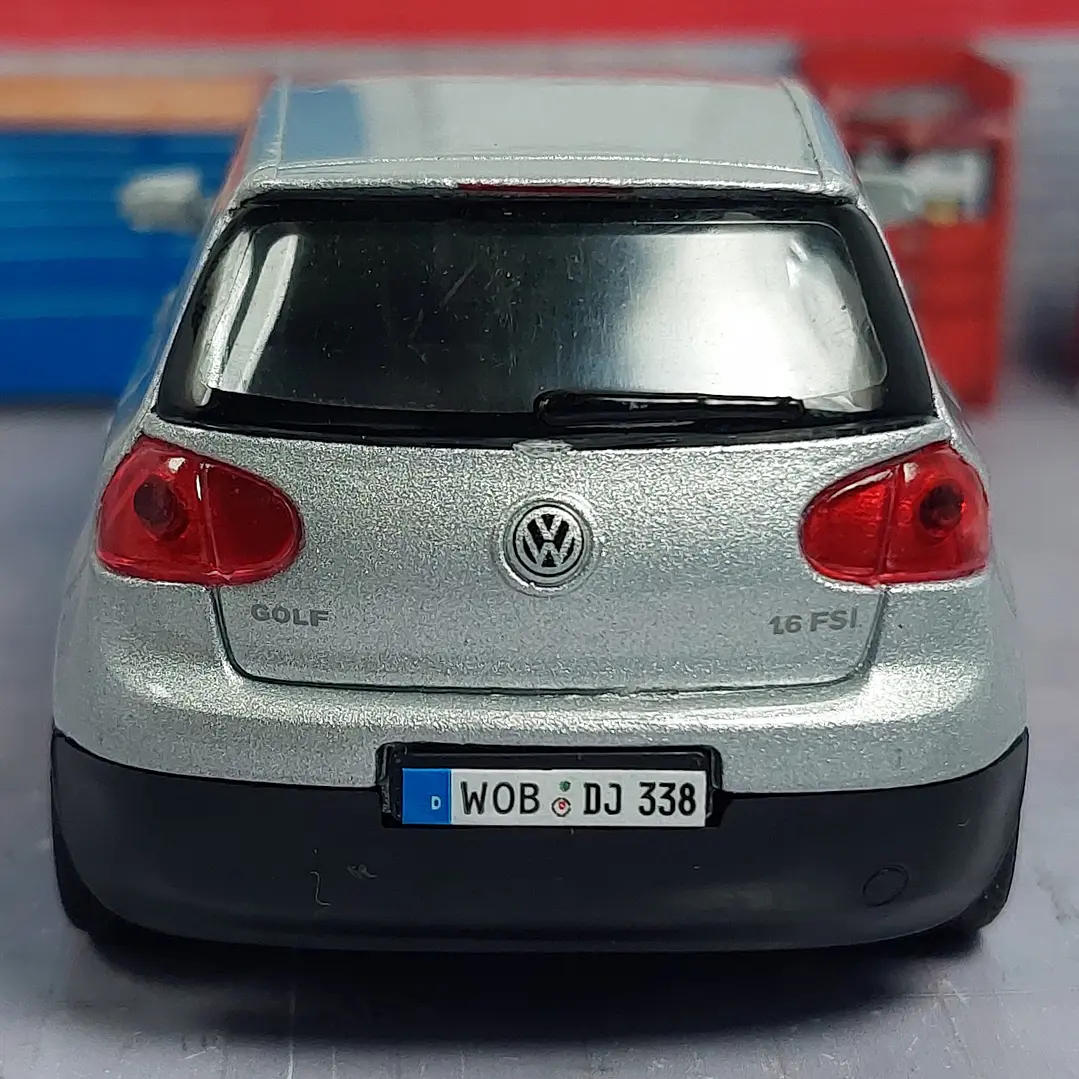 VOLKSWAGEN GOLF MK V Escala 1/36 De Coleccion 5