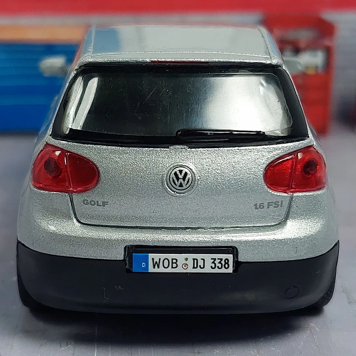 VOLKSWAGEN GOLF MK V Escala 1/36 De Coleccion 5