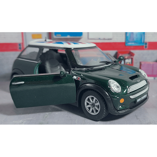 Mini Cooper S Verde,  Escala 1/28 marca kinsmart  12cm largo, 
