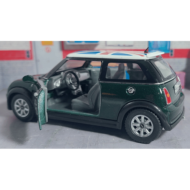Mini Cooper S Verde,  Escala 1/28 marca kinsmart  12cm largo, 