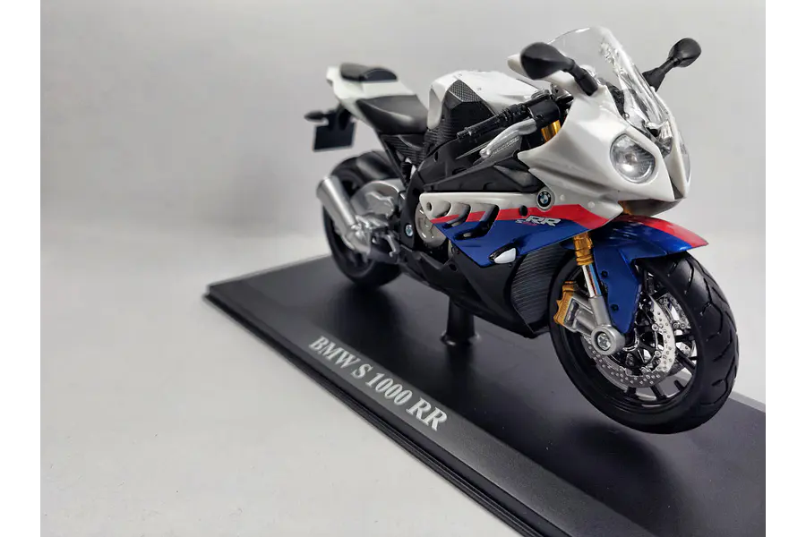 Bmw S 1000 RR BASE ACRILICA, Escala 1/12, De Coleccion marca MAISTO