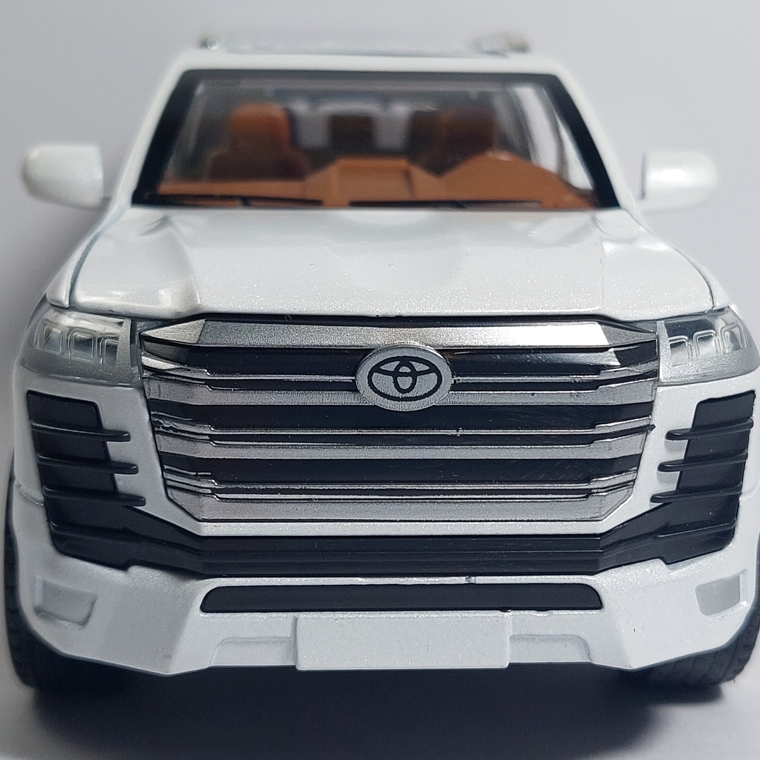 Toyota Land cruiser 300, Escala 1-24 2