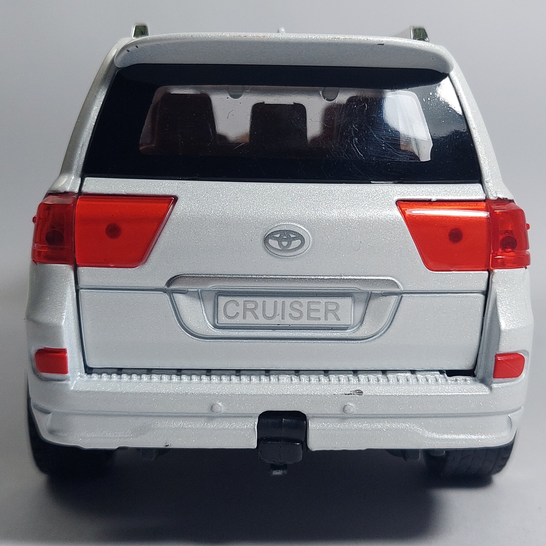 Toyota Land cruiser 300, Escala 1-24 4