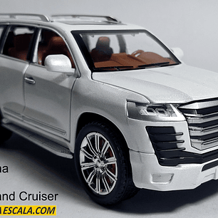 Toyota Land cruiser 300, Escala 1-24