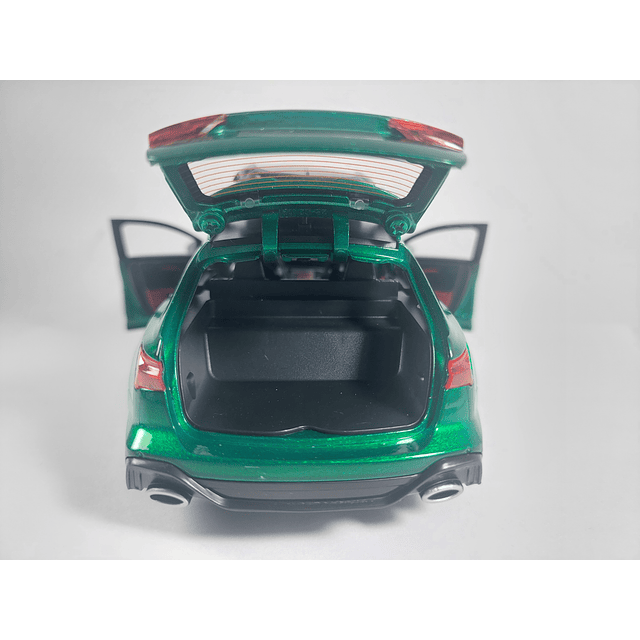 AUDI RS6 ESCALA 1/24﻿, color verde