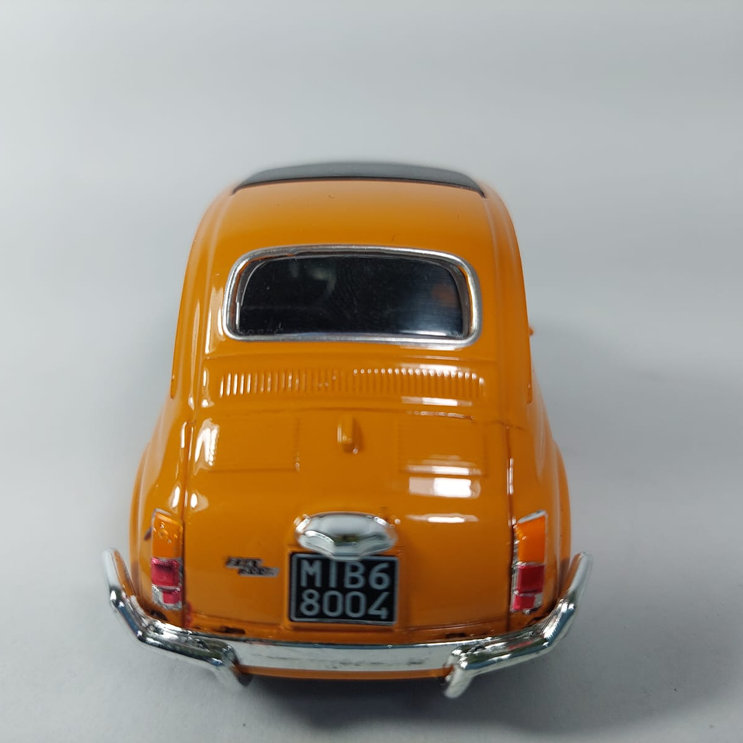 FIAT 500 NARANJA Escala 1/36  MARCA WELLY 4
