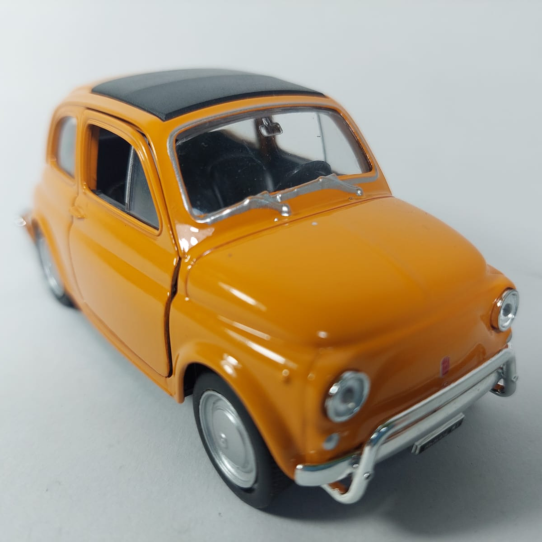 FIAT 500 NARANJA Escala 1/36  MARCA WELLY 1