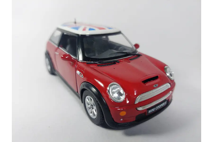 Mini Cooper S ROJO bandera,  Escala 1/28 marca kinsmart  