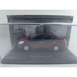 Nissan VERSA Carro A Escala De Colección Marca: IXO ESCALA 1/43