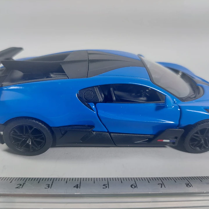 BUGATTI DIVO AZUL ESCALA 1/36 ,MARCA KINSMART﻿ 2