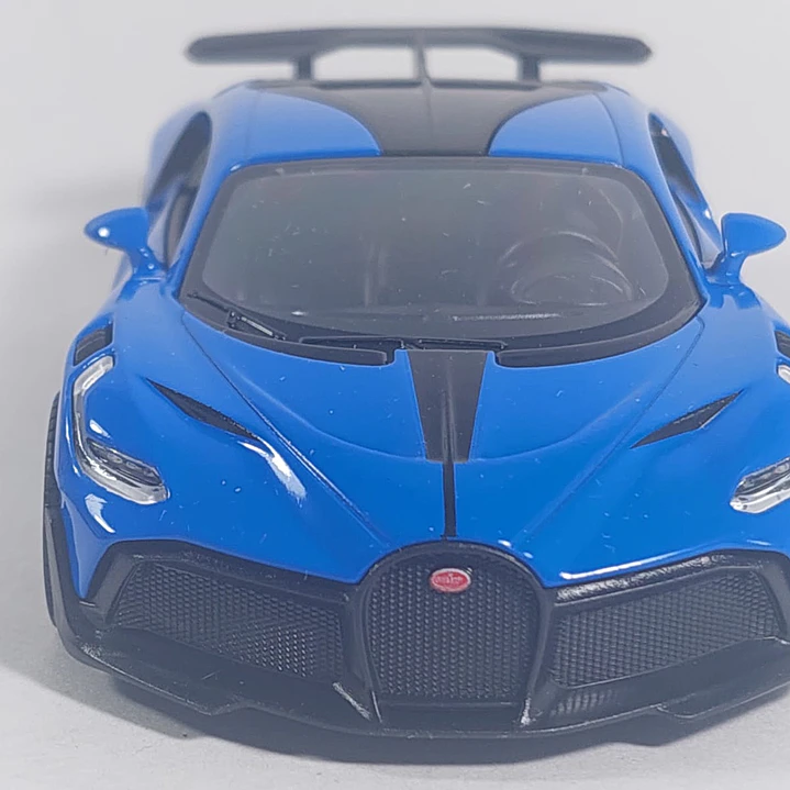BUGATTI DIVO AZUL ESCALA 1/36 ,MARCA KINSMART﻿ 4