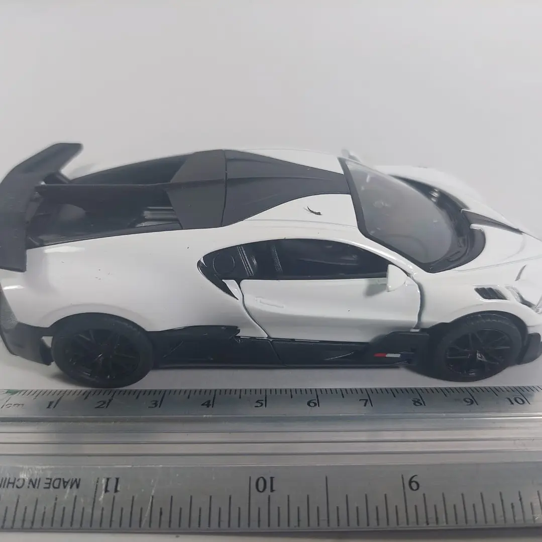 BUGATTI DIVO BLANCO ESCALA 1/36 ,MARCA KINSMART﻿ 2