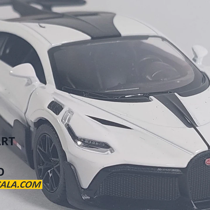 BUGATTI DIVO BLANCO ESCALA 1/36 ,MARCA KINSMART﻿ 1