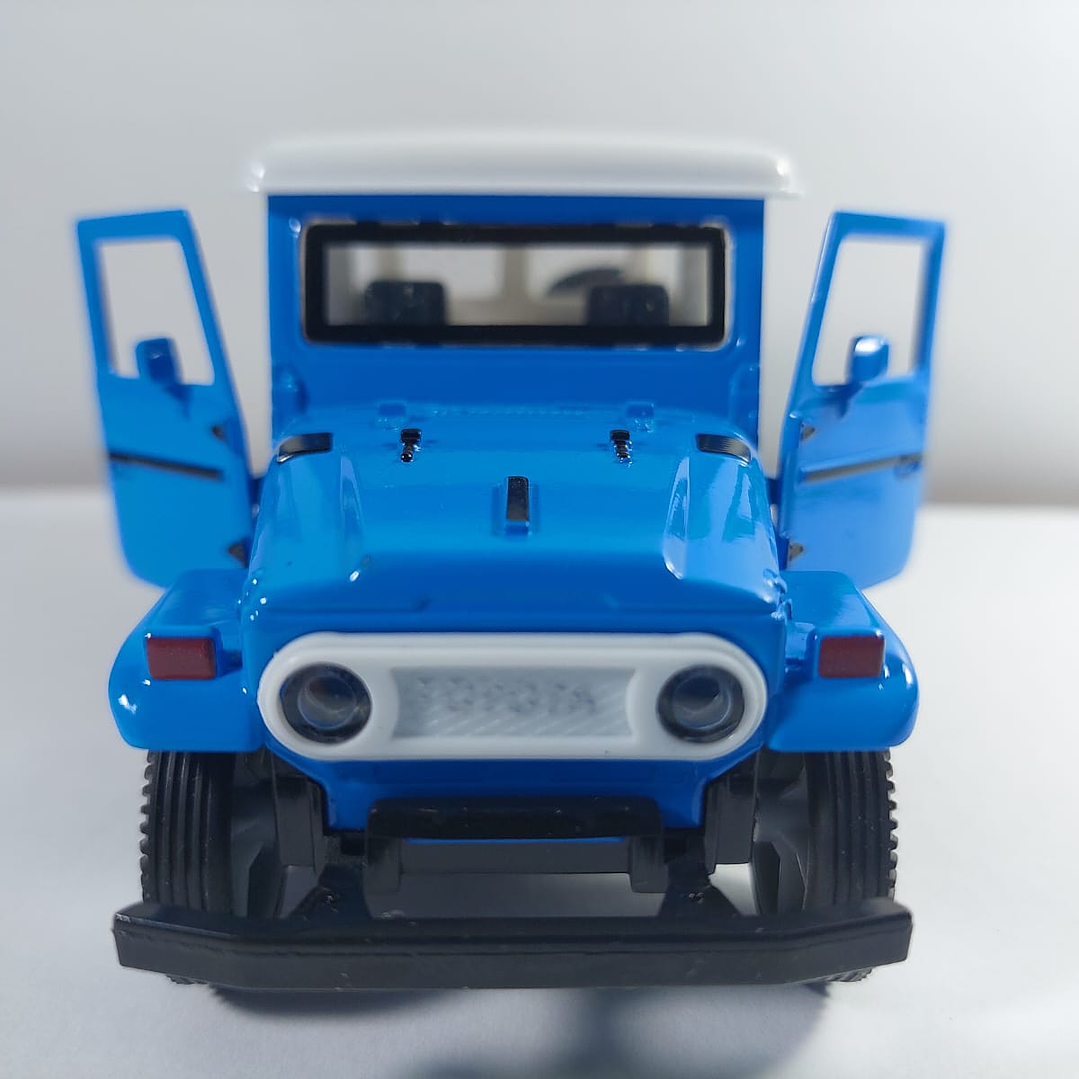 Toyota Fj 40 , A Escala 1/32 de juguete 2
