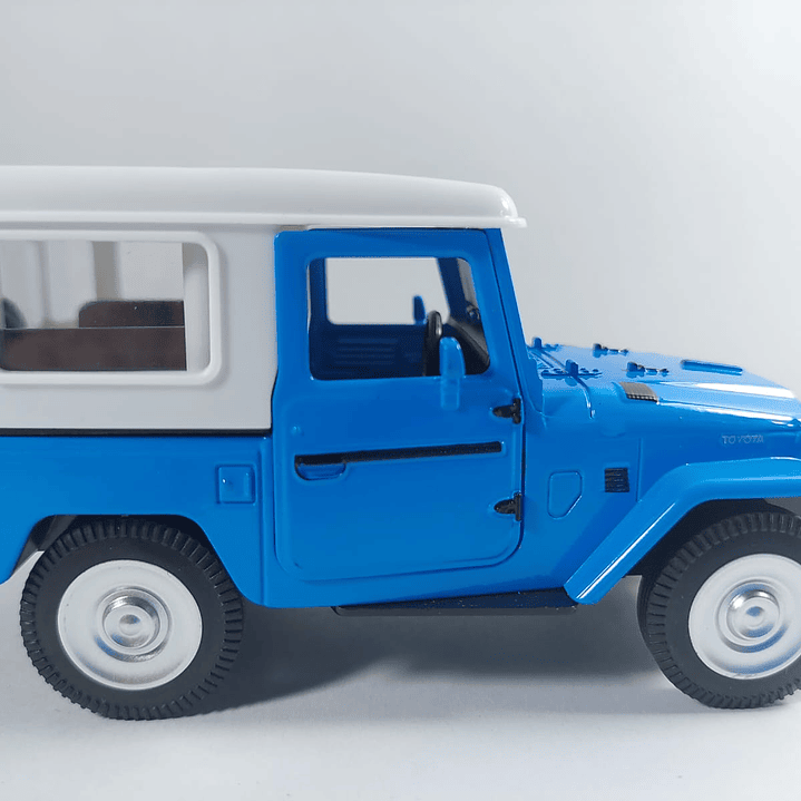 Toyota Fj 40 , A Escala 1/32 de juguete 3