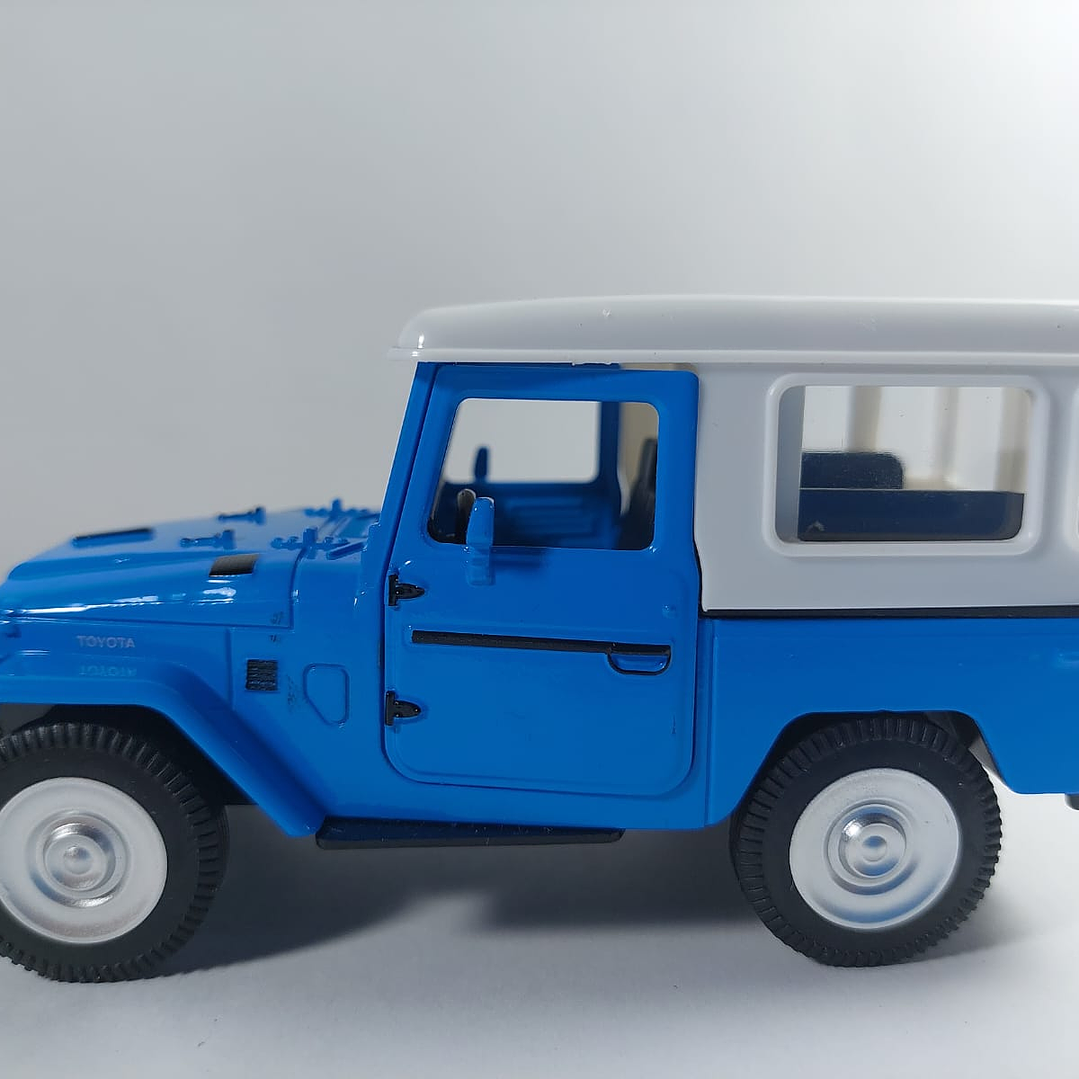 Toyota Fj 40 , A Escala 1/32 de juguete 4