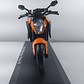 Moto Ktm 1290 Super Duke R, Escala 1/12 - Miniatura 3