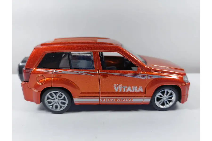 Suzuki Grand Vitara Color Naranja escala 1/36 