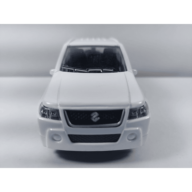 Suzuki Grand Vitara Color blanco escala 1/36 