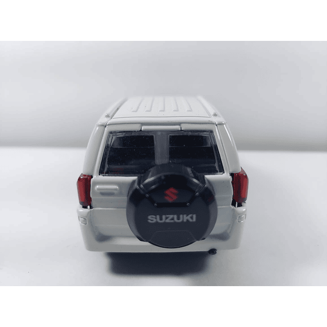 Suzuki Grand Vitara Color crema escala 1/36 
