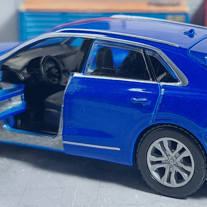 Audi SQ 8 escala 1/46 Marca Maisto 2