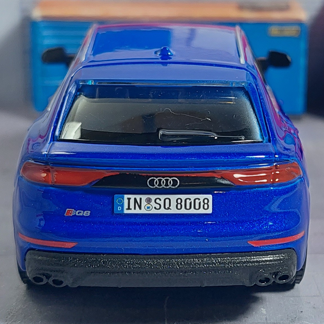 Audi SQ 8 escala 1/46 Marca Maisto 5