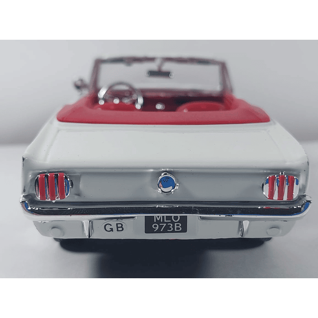 Ford Mustang 1964 1/2 BLANCO  Escala 1/24, Marca MOTOR MAX