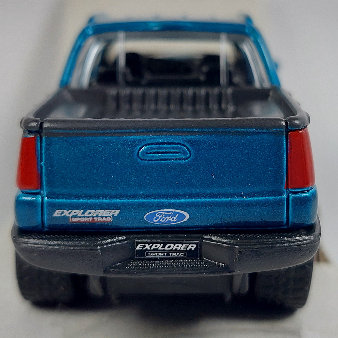 FORD EXPLORER SPORT TRACK 1/36 MARCA MAISTO  2