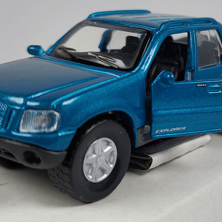 FORD EXPLORER SPORT TRACK 1/36 MARCA MAISTO  3