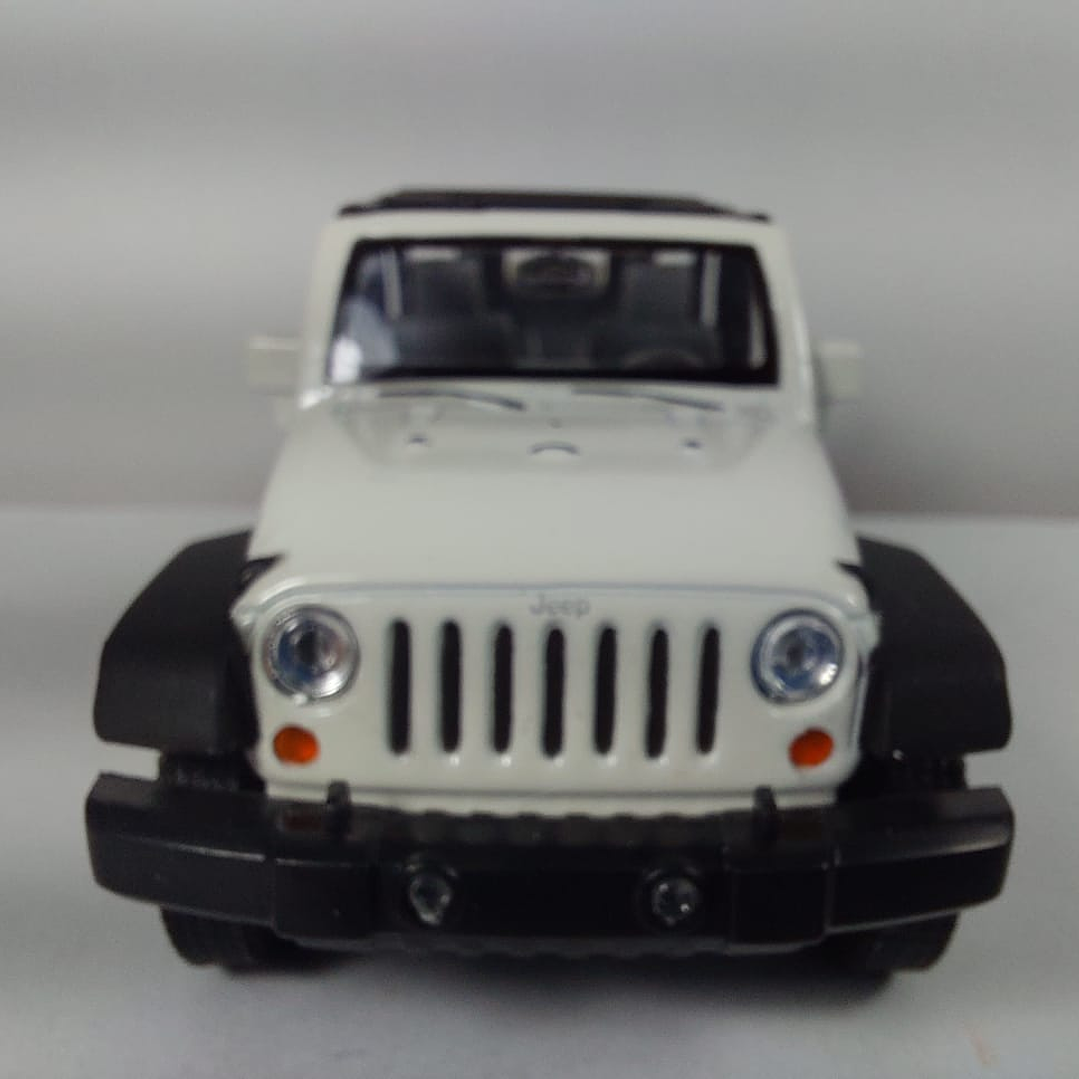 Jeep Wrangler Rubicon Blanco DESCAPOTADO Escala 1/36 Marca Welly 5
