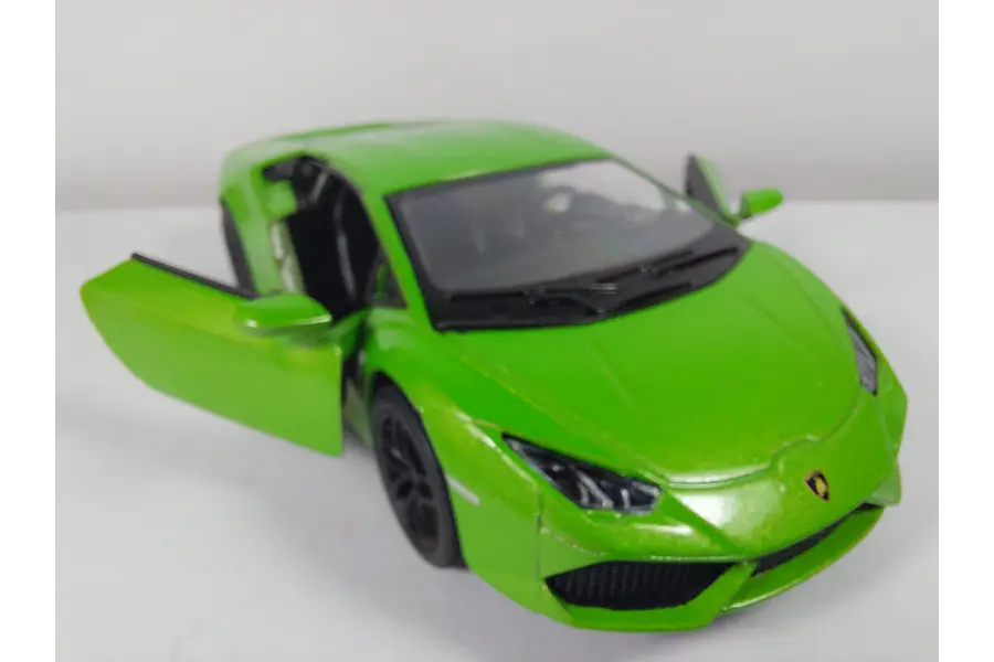 Lamborghini HURACAN  verde Escala 1/36, Marca KINSMART