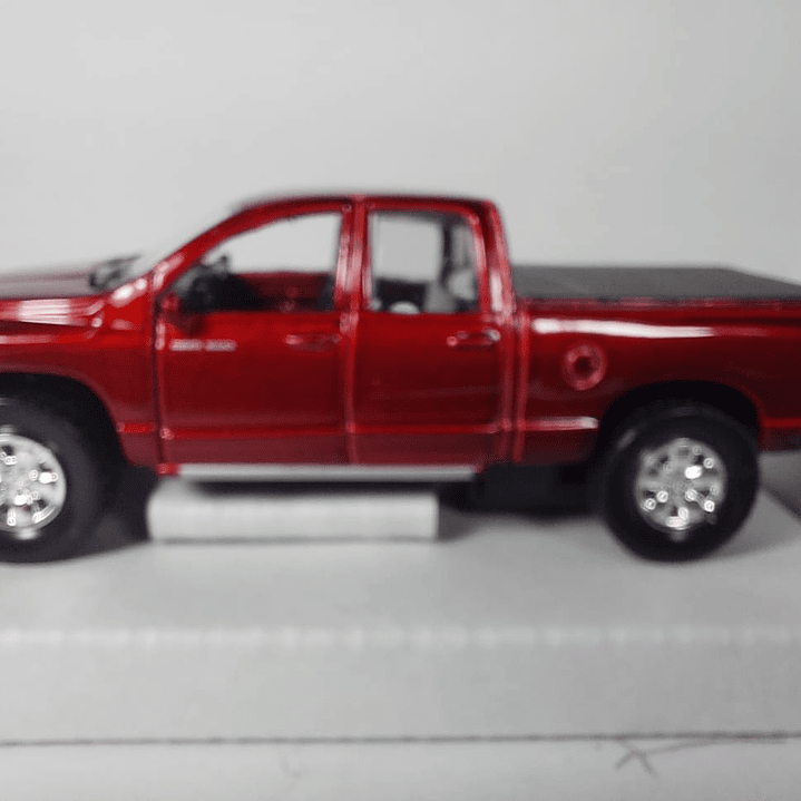Dodge ram Quad Escala 1/43 marca maisto 4
