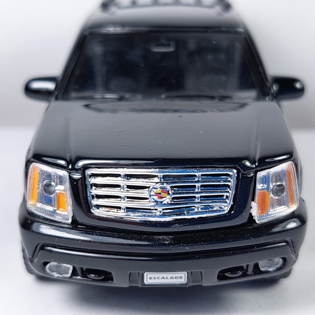 Cadillac Escalade 2002 negro Escala 1/36 marca welly 5