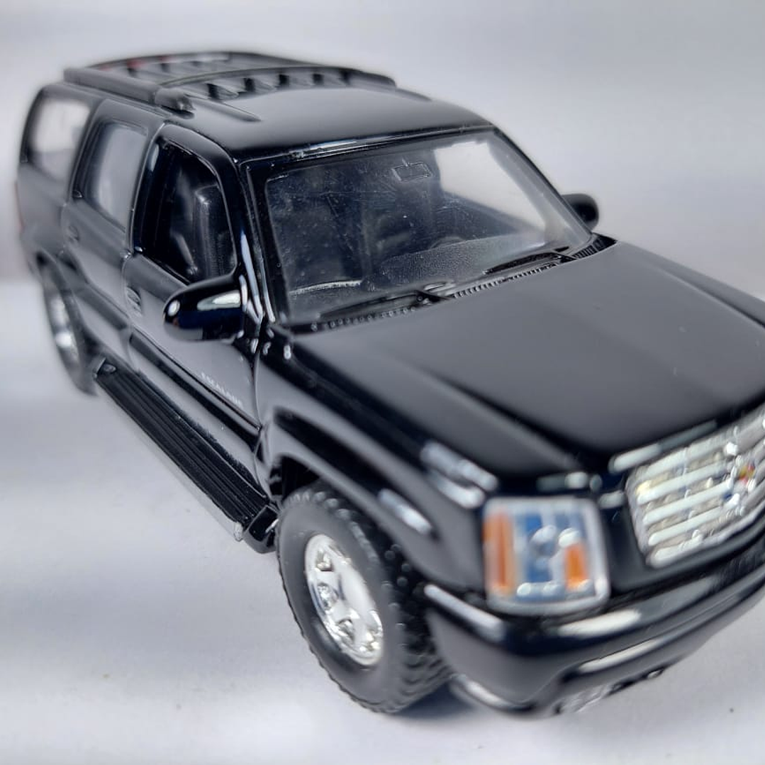 Cadillac Escalade 2002 negro Escala 1/36 marca welly 1