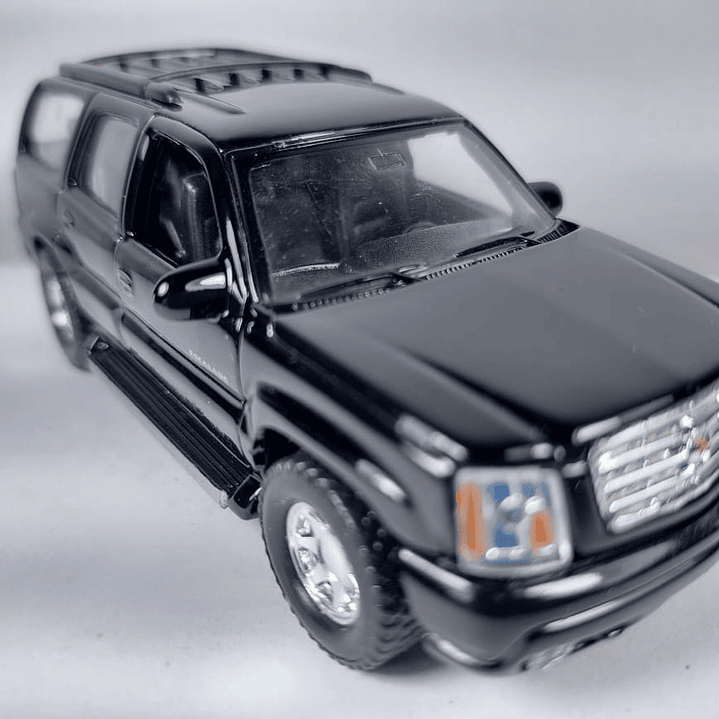 Cadillac Escalade 2002 negro Escala 1/36 marca welly 1