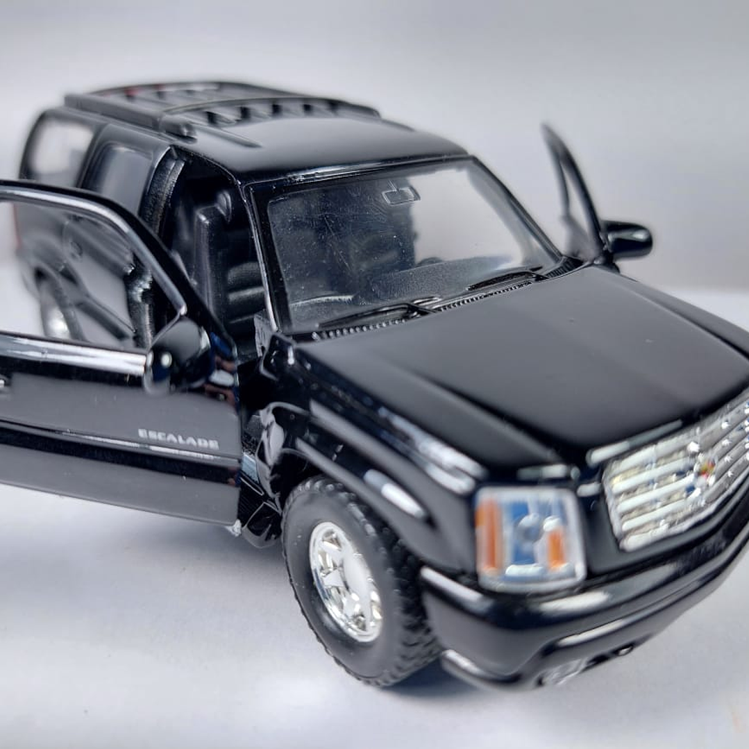 Cadillac Escalade 2002 negro Escala 1/36 marca welly 7