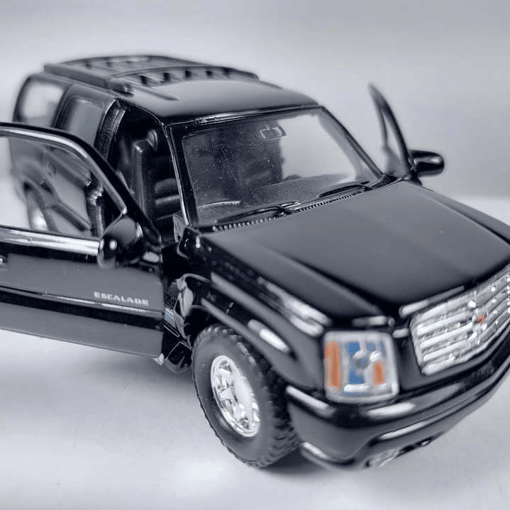 Cadillac Escalade 2002 negro Escala 1/36 marca welly 7