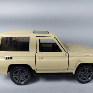 TOYOTA MACHO 4.5  ESCALA 1/36 BEIGE