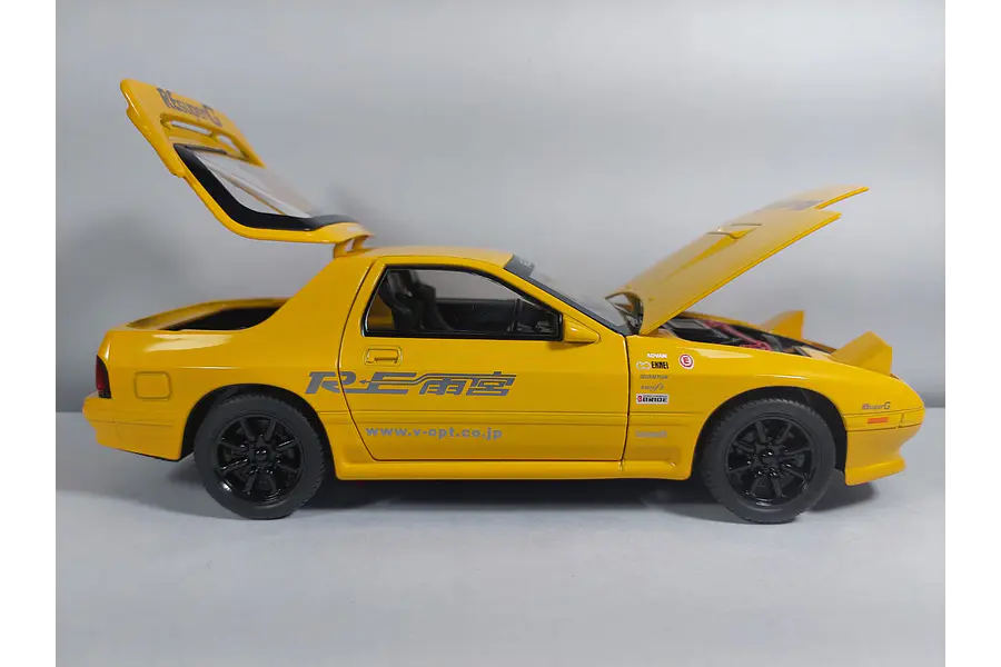 Mazda RX7 AMARILLO A Escala 1/24 Marca JINLIFANG