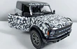 Ford Bronco 2022 blanco camuflado Kinsmart, Escala 1-34